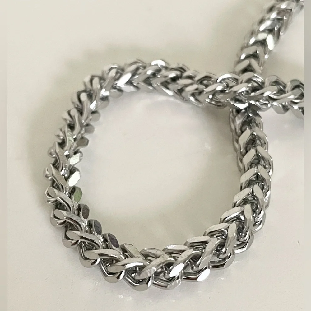 Unisex Silver Tone Lightweight Metal Chain Bracelet 8.25” Inch